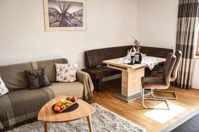Ein Sitzbereich in der Unterkunft Haus Alpenblick
