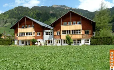 Ein allgemeiner Bergblick oder ein Berglick von der Ferienwohnung aus