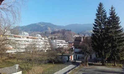 Ein allgemeiner Bergblick oder ein Berglick von der Pension aus