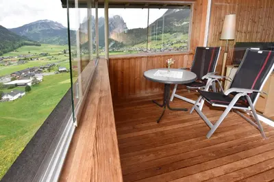 Ein allgemeiner Bergblick oder ein Berglick von des Bed & Breakfasts aus
