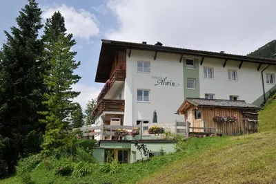 Das Gebäude in dem sich die Pension befindet