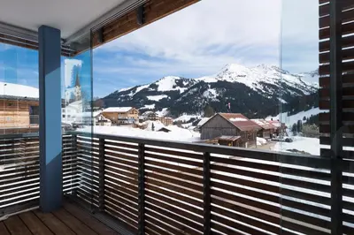 Ein allgemeiner Bergblick oder ein Berglick von der Ferienwohnung aus