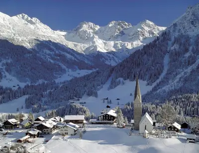 Ein allgemeiner Bergblick oder ein Berglick von der Ferienwohnung aus
