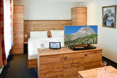 Ein allgemeiner Bergblick oder ein Berglick von der Pension aus
