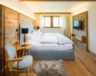 Ein Bett oder Betten in einem Zimmer der Unterkunft Haller's Geniesserhotel