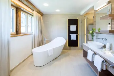 Ein Badezimmer in der Unterkunft Haller's Geniesserhotel