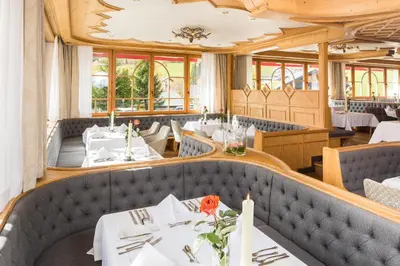 Ein Restaurant oder anderes Speiselokal in der Unterkunft Haller's Geniesserhotel