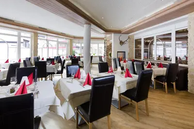 Ein Restaurant oder anderes Speiselokal in der Unterkunft Aparthotel Kleinwalsertal
