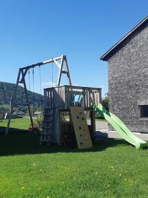 Ein Kinderspielbereich in der Unterkunft Ferienwohnung Gmeiner
