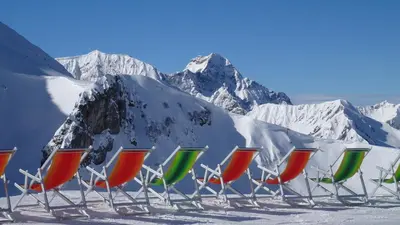 Ein allgemeiner Bergblick oder ein Berglick von der Ferienwohnung aus