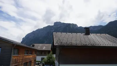 Ein allgemeiner Bergblick oder ein Berglick von der Ferienwohnung aus