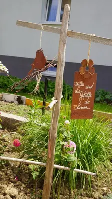 Ein Garten an der Unterkunft Haus Edeltraud