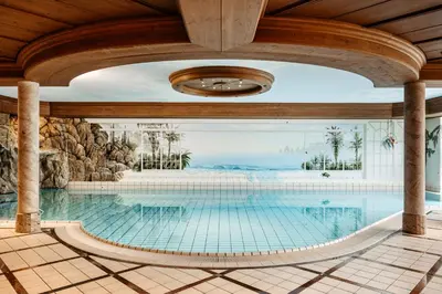 Der Swimmingpool an oder in der Nähe von Hotel Jagdhof