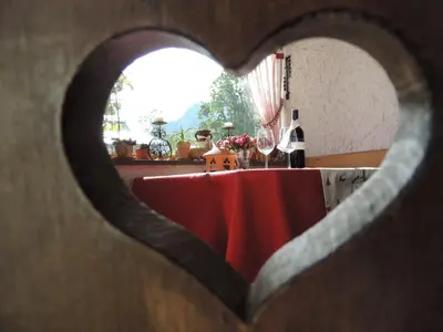 Ein Restaurant oder anderes Speiselokal in der Unterkunft Hotel Maroi