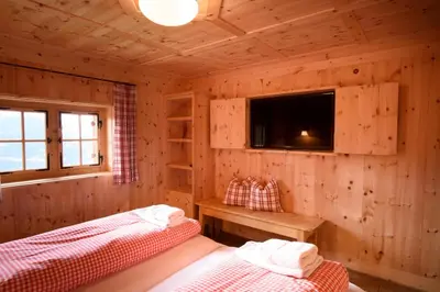 Ein Bett oder Betten in einem Zimmer der Unterkunft Chalet Berghaus Bartholomäberg