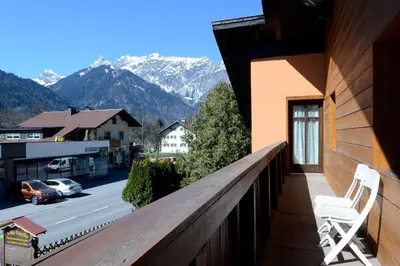Ein allgemeiner Bergblick oder ein Berglick von der Ferienwohnung aus