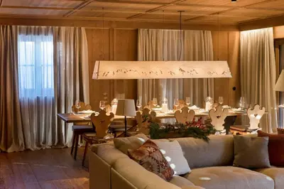 Ein Sitzbereich in der Unterkunft Chalet Mimi