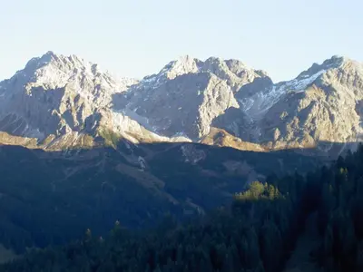 Ein allgemeiner Bergblick oder ein Berglick von der Ferienwohnung aus