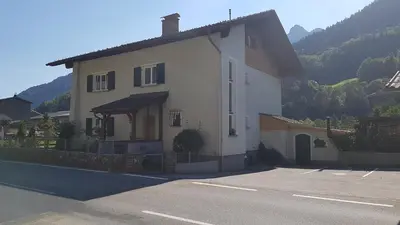 Ein allgemeiner Bergblick oder ein Berglick von der Ferienwohnung aus