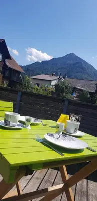 Ein allgemeiner Bergblick oder ein Berglick von der Ferienwohnung aus