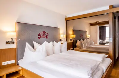 Ein Bett oder Betten in einem Zimmer der Unterkunft Damülser Hof - Wellness & Spa Superior