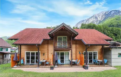 Ein allgemeiner Bergblick oder ein Berglick von des Ferienhauses aus