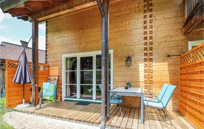 Das Gebäude in dem sich das Ferienhaus befindet