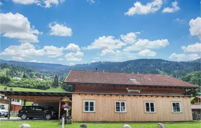 Ein allgemeiner Bergblick oder ein Berglick von des Ferienhauses aus