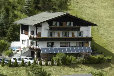 Das Gebäude in dem sich die Pension befindet