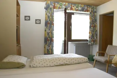 Ein Bett oder Betten in einem Zimmer der Unterkunft Gästehaus Winsauer