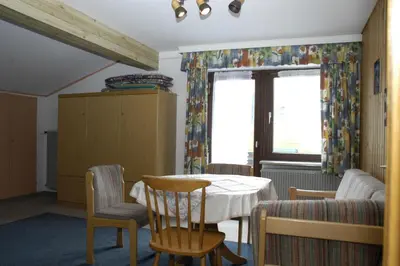 Ein Sitzbereich in der Unterkunft Gästehaus Winsauer