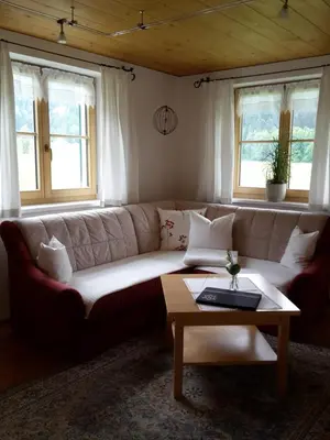 Ein Sitzbereich in der Unterkunft Gästehaus Appartements Egender
