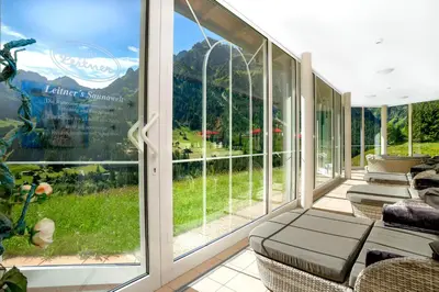 Ein Garten an der Unterkunft Hotel Leitner