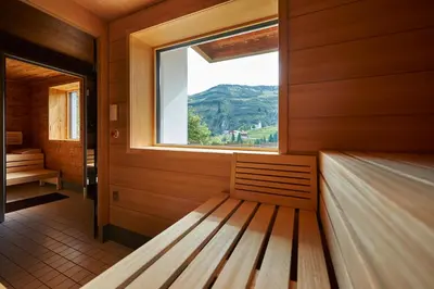 Ein allgemeiner Bergblick oder ein Berglick von des Hotels aus