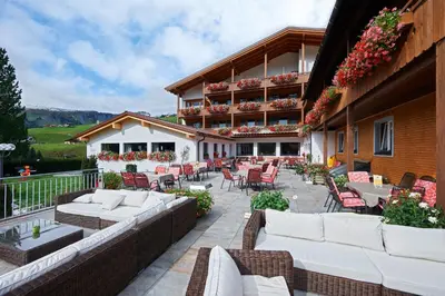 Ein allgemeiner Bergblick oder ein Berglick von des Hotels aus