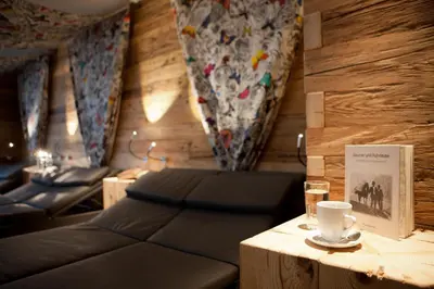 Ein Sitzbereich in der Unterkunft Hotel Walliserstube