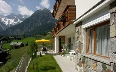 Ein allgemeiner Bergblick oder ein Berglick von der Ferienwohnung aus
