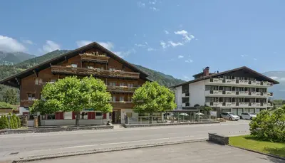 Ein allgemeiner Bergblick oder ein Berglick von des Hotels aus