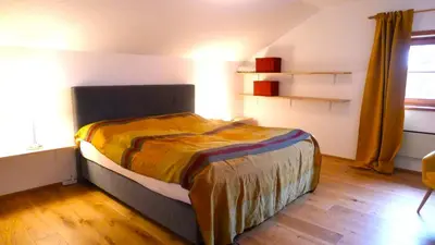 Ein Bett oder Betten in einem Zimmer der Unterkunft Haus zum Kranich, traditionelles, charmantes, ehemaliges Bauerngasthaus