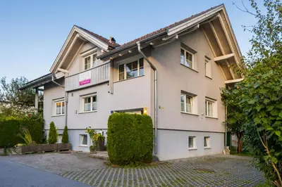 Das Gebäude in dem sich die Ferienwohnung befindet