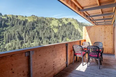 Ein allgemeiner Bergblick oder ein Berglick von der Ferienwohnung aus