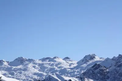 Ein allgemeiner Bergblick oder ein Berglick von der Ferienwohnung aus