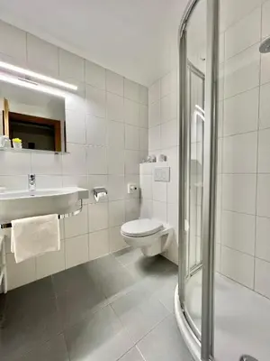 Ein Badezimmer in der Unterkunft Haus Schrofenstein