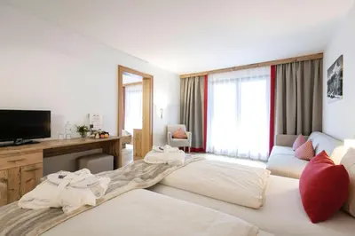 Ein Bett oder Betten in einem Zimmer der Unterkunft Alpenlodge - Das Dorfhotel
