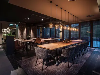 Ein Restaurant oder anderes Speiselokal in der Unterkunft AlpenParks Hotel & Apartment Arlberg Warth mit Pool