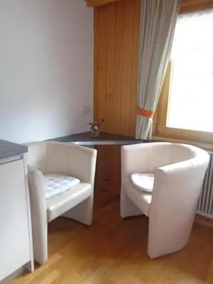 Ein Sitzbereich in der Unterkunft Haus Annelies