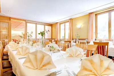 Ein Restaurant oder anderes Speiselokal in der Unterkunft Hotel Gasthof KREUZ