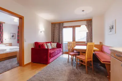 Ein Sitzbereich in der Unterkunft Haus Braunarl