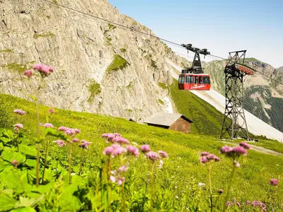 Ein allgemeiner Bergblick oder ein Berglick von der Ferienwohnung aus