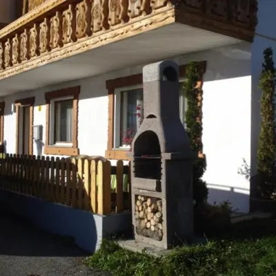Das Gebäude in dem sich der Bauernhof befindet